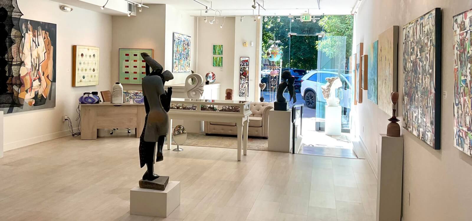 Lori Austin Gallery A spacious art gallery with modern and abstract paintings, sculptures, and decorative objects in Healdsburg, California.