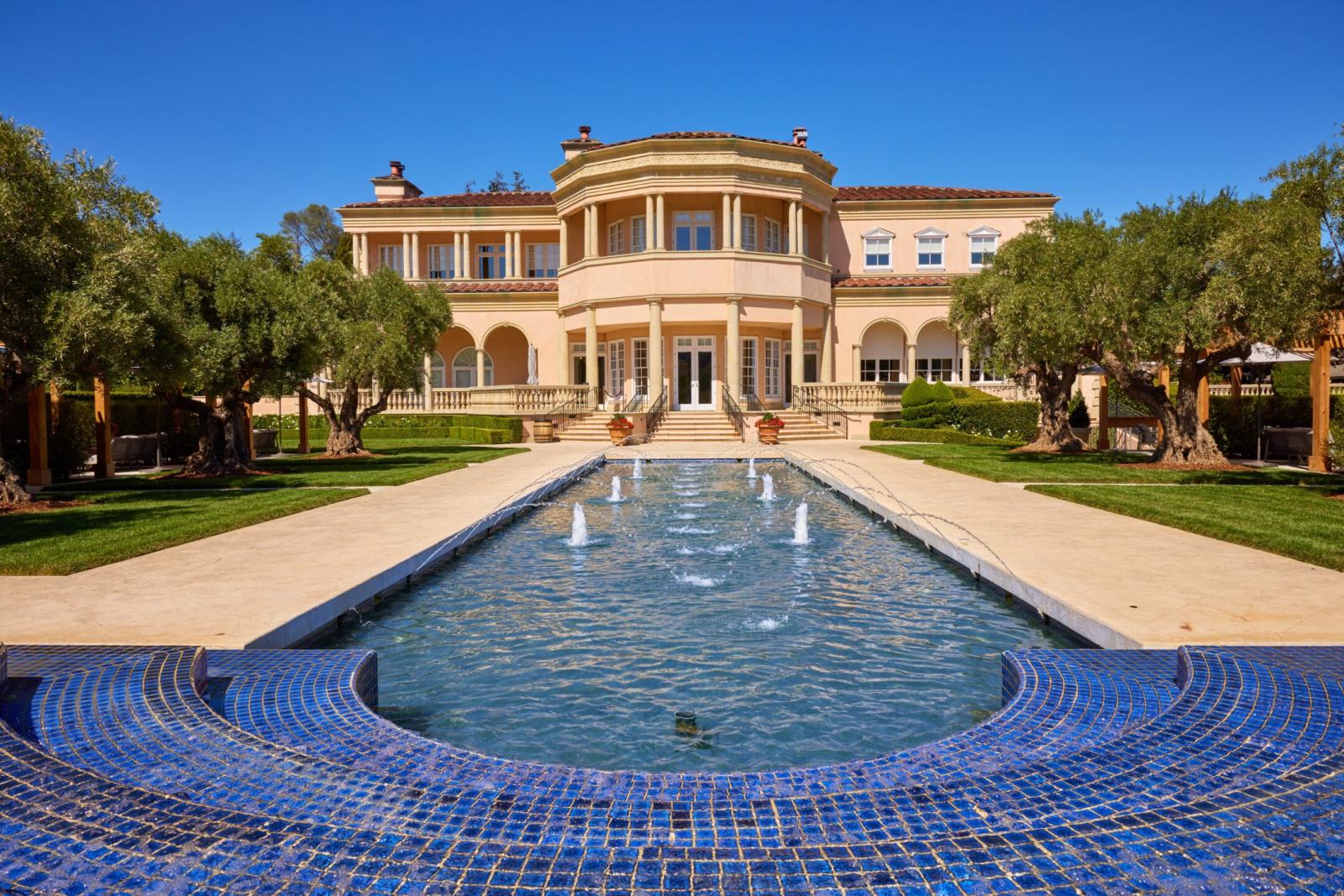 Festive with Foley – Holiday at the Estates