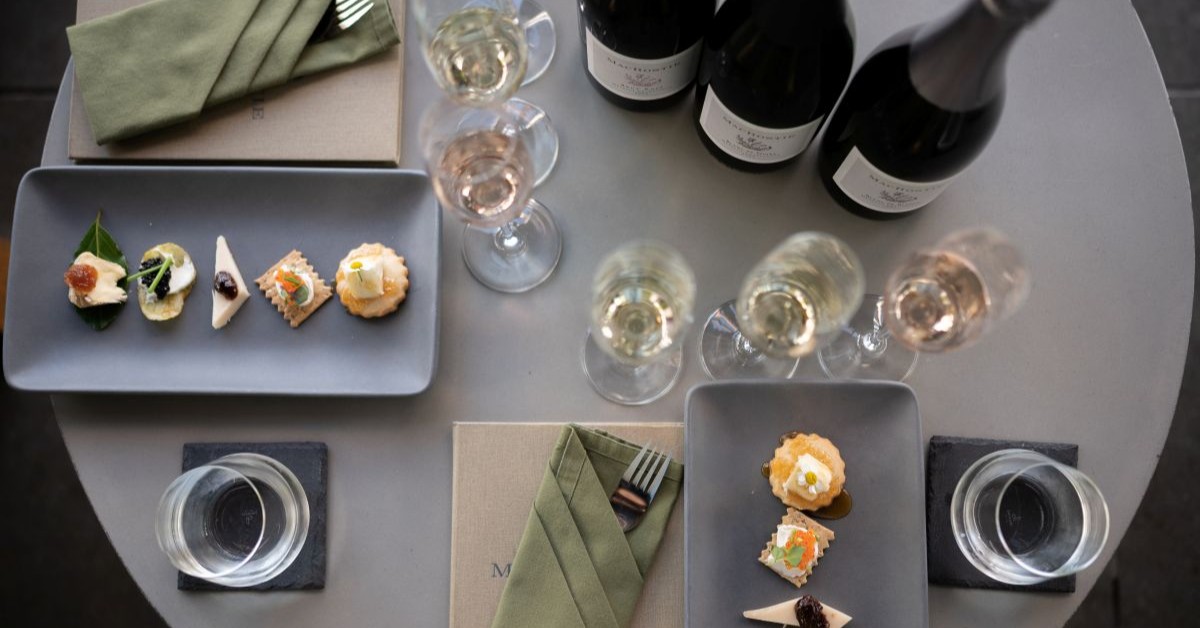 Experiencia elevada de comida y vino espumoso MacRostie MacRostie Elevated Sparkling Food & Wine Experience