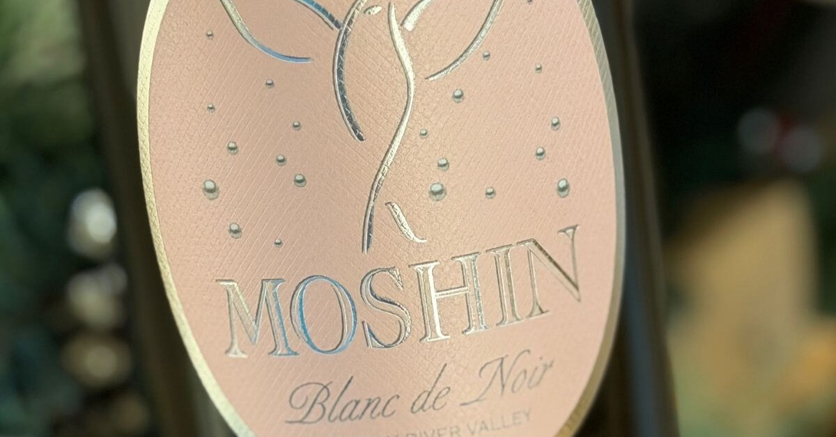 Ofertas Moshin Vineyards Sparkling Blanc de Noir Pours