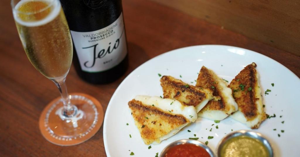 pizzando restaurant mozzarella in carrozza sandwich