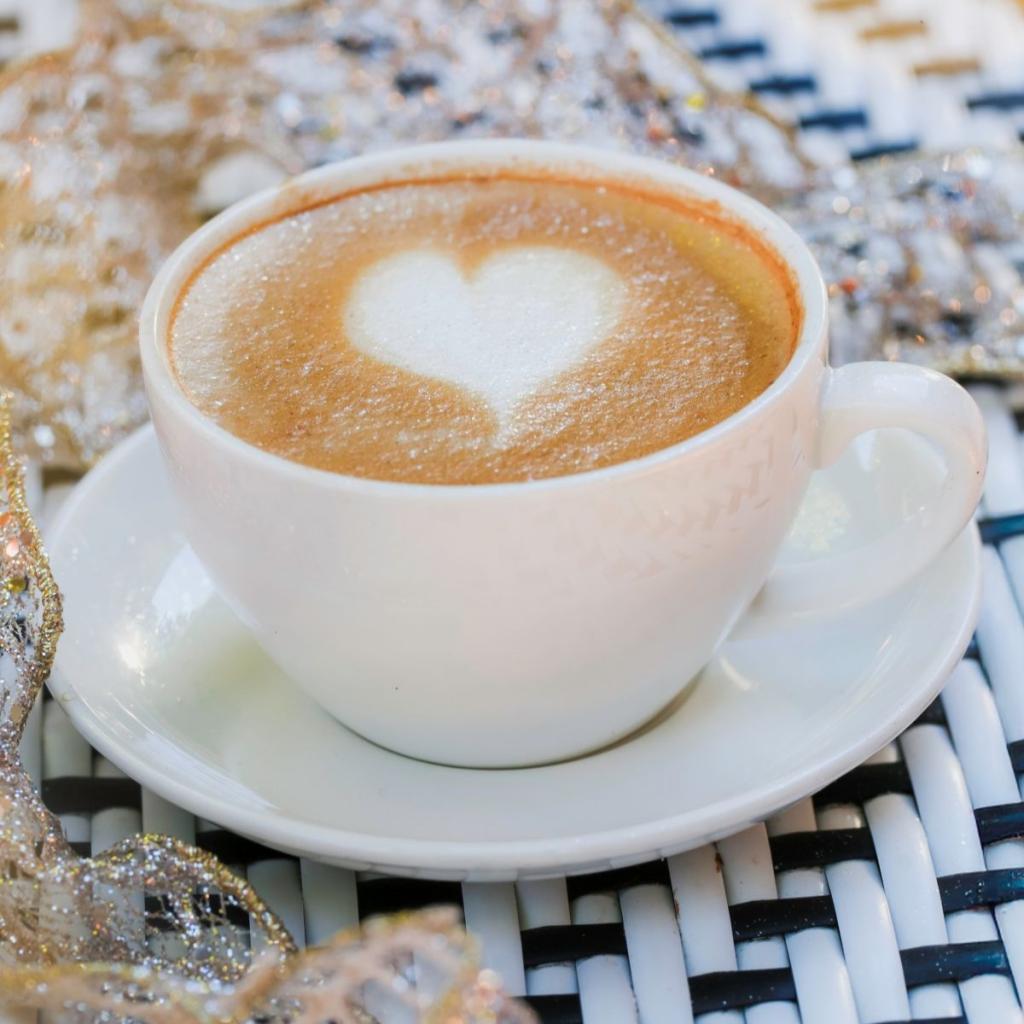 dutch door donuts cinnamon latte coffee healdsburg